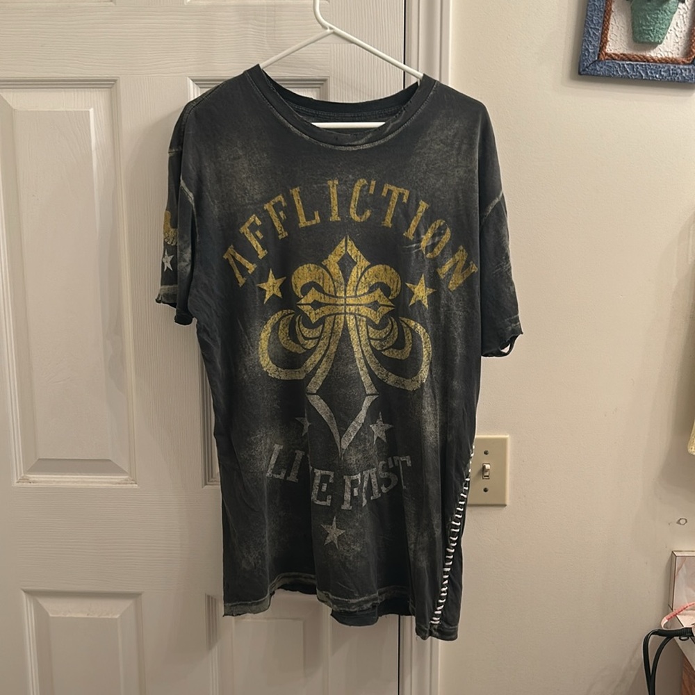 Affliction Black/Yellow Short Sleeve Tee With Stitched Sides Sz L Fluer De Lis